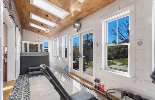 West of Town House | Bucolic charming 4-bedroom. Great location, short drive to Town and beaches.