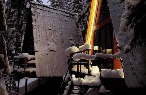 Bagvdanari Cottage | Bude Mestia cottages- Family Room with Private Bathroom
