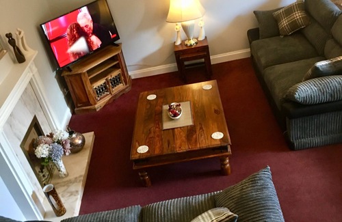 Clowne House | BUDGET ACCOMMODATION MINS FROM JUNCTION 30M1 FREE PARKING. Chesterfield