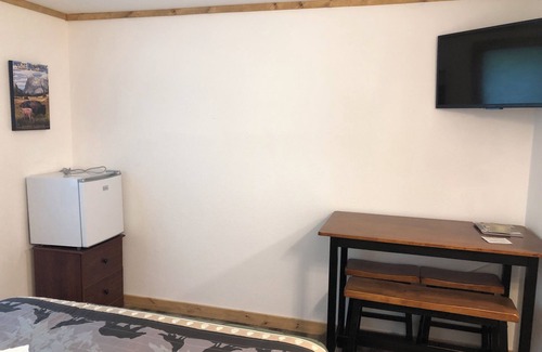 Deadwood Hotel | Budget Friendly Room 109 - Pet Friendly