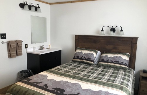 Deadwood Hotel | Budget Friendly Room 110 - Pet Friendly