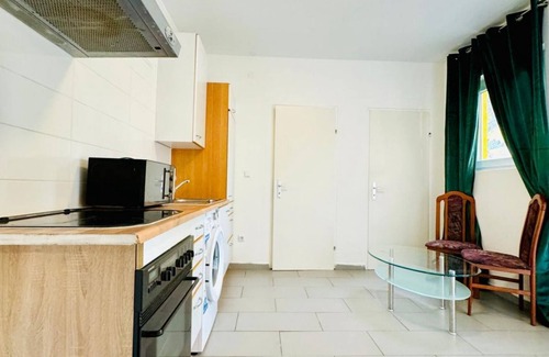 Liesing Apartment | Budget-friendly Room for 3P | Easy City Access
