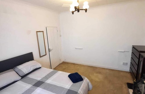 St. Thomas House | Budget-Friendly Spacious 5-Bedroom House