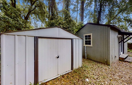 Tallahassee Apartment | Budget-friendly studio near downtown Tallahassee with washer/dryer, WiFi & AC