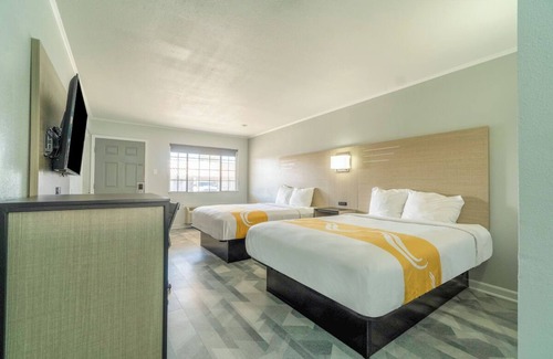 Pleasanton Hotel | Budget-Friendly Unit Near Palmer Ranch & Restaurants