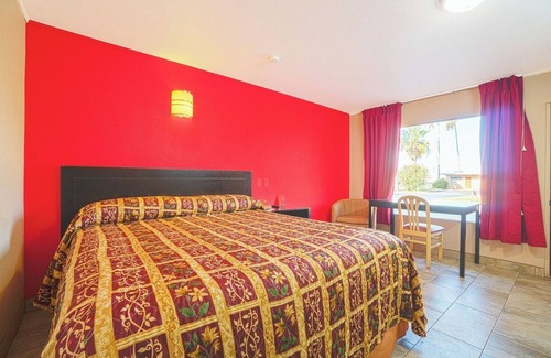 Weslaco Hotel | Budget Stay w/Free Parking Near Weslaco’s Top Attractions