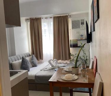 Highway Hills Apartment | Buenbyahe Cozy Affordable Place at Urban Deca Tower along EDSA Shaw MRT walking distance in megamall