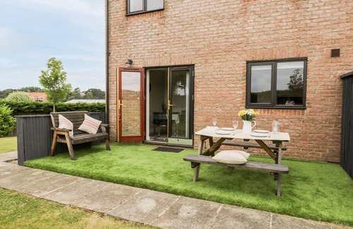 Ruswarp Cottage | BUFFERS, family friendly, with a garden in Whitby