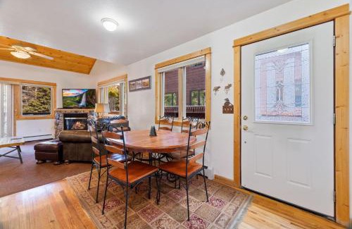 Fall River Estates Apartment | Bugle Pointe B11 by Estes Park Condos