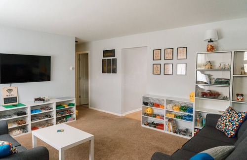 Akron House | Builditplace! Kid friendly Stay, Play and Create!
