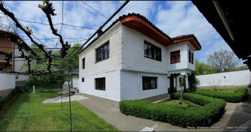 Mejë Bed & Breakfast | Bujtina Zhaveli