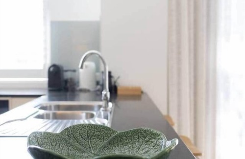 Bulimba Apartment | Bulimba Bliss | Elegant, Airy & Scenic Getaway