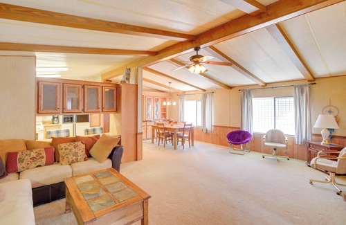Holiday Shores House | Bullhead City Home w/Fire Pit - Walk to CO River!