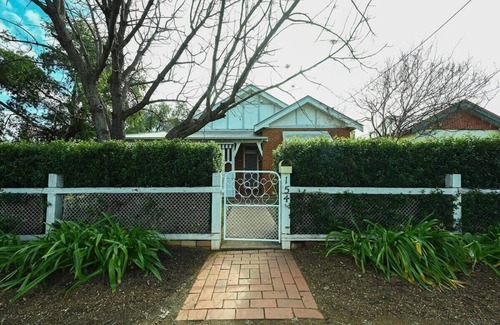 Dubbo House | Bultje Bliss - CBD Haven, 1920s Timeless Charm