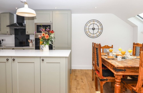 Nynehead Cottage | BUMBLEBEE COTTAGE, family friendly, with a garden in Bradford-On-Tone