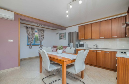 Porat Apartment | Bungalov Prendivoj with spacious garden