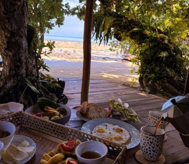 Nosy Boraha House | Bungalow à louer AVEC CUISINE ÉQUIPÉE sur plage privée , RAVENALA