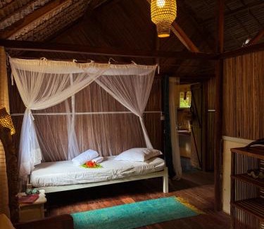 Nosy Boraha House | Bungalow à louer AVEC CUISINE ÉQUIPÉE sur plage privée , RAVENALA