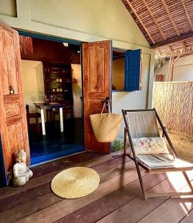 Nosy Boraha House | Bungalow à louer AVEC CUISINE ÉQUIPÉE sur plage privée , RAVENALA