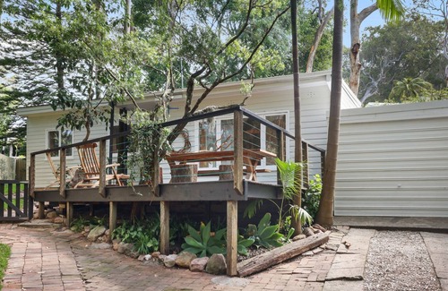 Avalon Beach House | Bungalow 127 at Avalon pde, 800m walk to beach