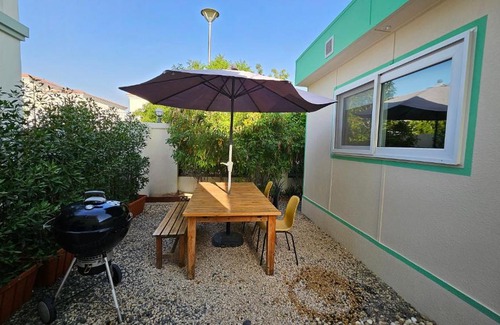 Jumeirah Village Triangle House | Bungalow 8 - Luxury 1-Bedroom Guest House in JVT