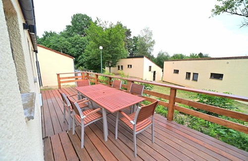 Virton House | Bungalow by Lake Rabais in Virton