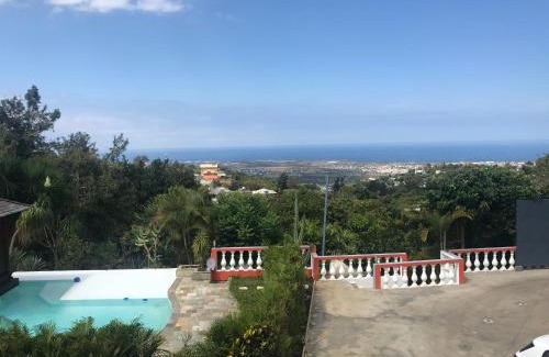 La Riviere Saint-Louis House | Bungalow confortable à Ruisseau avec piscine partagée