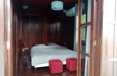 La Riviere Saint-Louis House | Bungalow confortable à Ruisseau avec piscine partagée