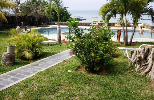 Grand Gaube Villa | Bungalow for families and friends by the sea and pool - by feelluxuryholidays