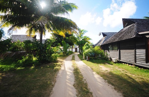 Moorea-Maiao House | Bungalow Moe Moea by ENJOY VILLAS/2 bdrm with AC/1 bath/beach access