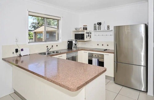 Buddina House | Bungalow on the Beach 4 B/R, 8 Guests, Aircon ZG2