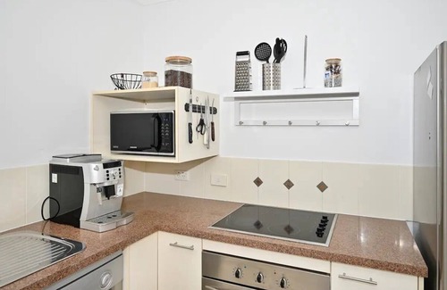 Buddina House | Bungalow on the Beach 4 B/R, 8 Guests, Aircon ZG2