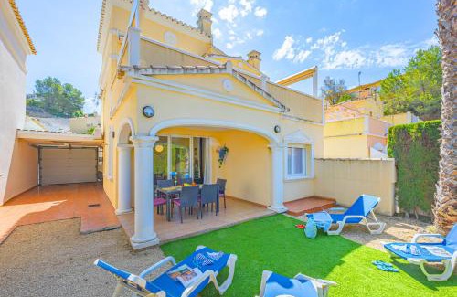 La Empedrola House | Bungalow Rosa - PlusHolidays