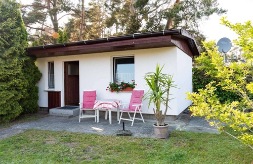Fuhlendorf House | Bungalow with terrace and garden