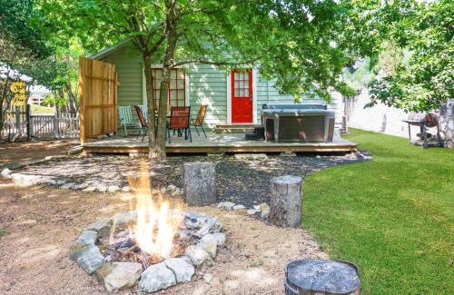 Wimberley House | Bungalows on the Square- Unit 1