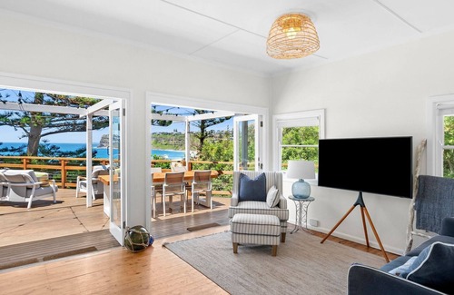 Newport House | Bungan Beach House - quintessential beach house
