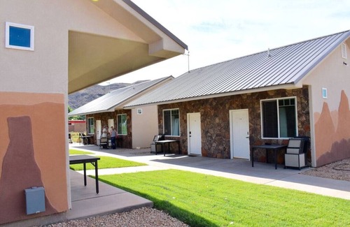 La Verkin Cabin | Bunkhouse 2A Close To National Parks
