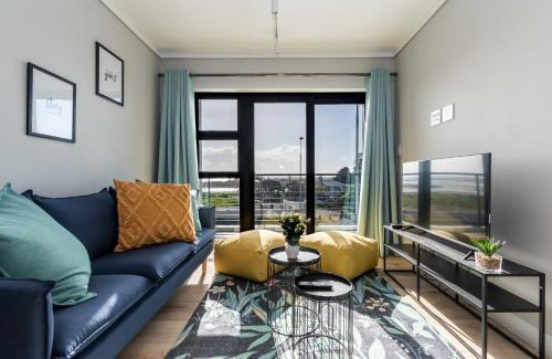 Milnerton Apartment | Burmeister 202 - 2 Bedroom Apartment Across from Ocean - Onsite Free Parking