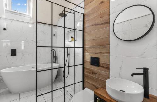 Glasgow Apartment | Burnside