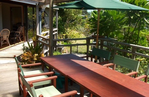 Onetangi Cottage | Bush Beach Delight - Onetangi Holiday Home