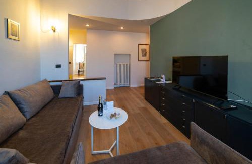 Costa Volpino Apartment | Business House