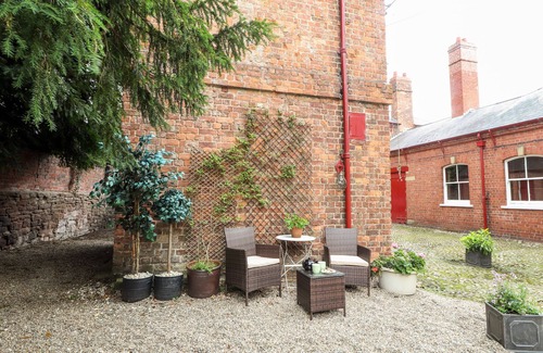 Wrexham Cottage | BUTLER'S FLAT, character holiday cottage in Cefn Park Estate