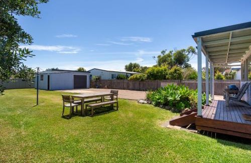 Culburra Beach House | Buwadi I Pet Friendly I 3 Mins Walk to Beach