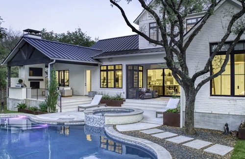 Lost Creek House | Buy 3 Get 1 Night Free I Above Charm I Pool/Spa I Sport Court I Patios