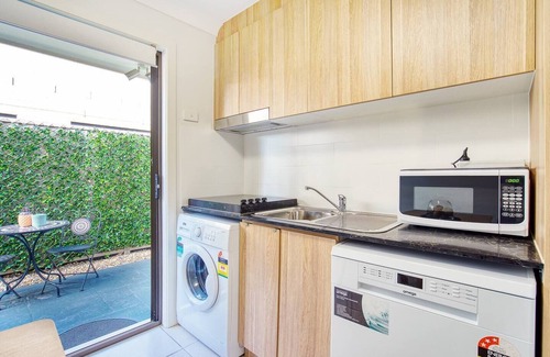 Surfers Paradise Apartment | Buzzing Surfers Vibrant Indoor outdoor Lifestyle