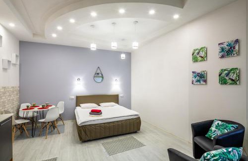 Lviv City Center Apartment | BV Apartments Black and White