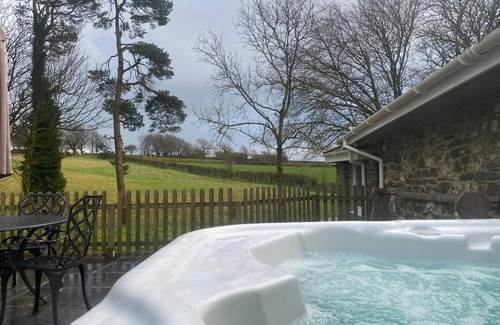 Talgarreg Cottage | Bwythn Derrick, 2 bedroomed cosy cottage in the beautiful West Wales countryside