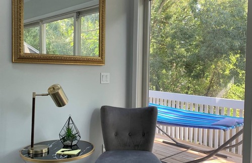 Shirley House | By NYC & Hamptons! Private Hot Tub, Pool Table - AMENITIES!