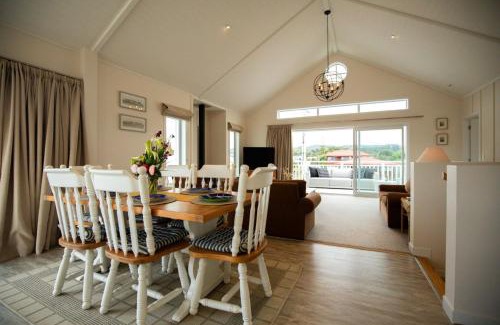Whangamata House | By the Beach - Whangamata