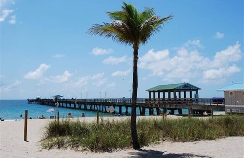 Lauderdale-by-the-Sea House | BY THE SEA VACATION VILLAS 4 BED/PRIVATE POOL/WALK TO EVERYTHING. Amazing location!